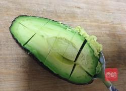 蜂蜜牛油果奶昔的做法图解3