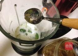 蜂蜜牛油果奶昔的做法图解6