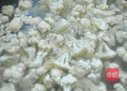 菜花炒肉的做法图解2