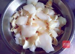 雪梨百合冰糖水的做法图解2