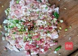 香菇胡萝卜肉水饺的做法图解2