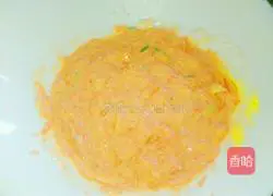 Illustration of how to make carrot and egg pancakes 4