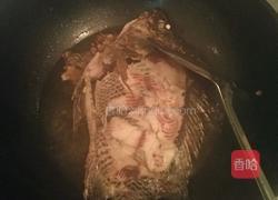 酸菜甜辣鱼的做法图解1