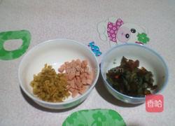 皮蛋榨菜粥的做法图解2