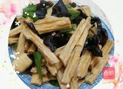 青椒木耳炒腐竹的做法图解5