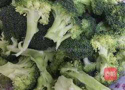 炒西兰花的做法图解2