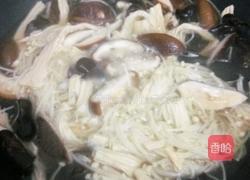 腊味贝虾淋杂菌的做法图解1