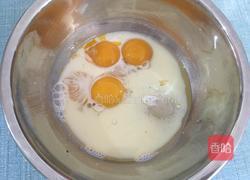 奶油草莓蛋糕卷的做法图解2