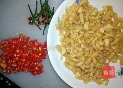 萝卜干炒辣椒的做法图解2