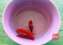 凉拌香芹腐竹的做法图解3