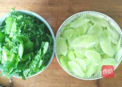 木耳炒青笋的做法图解1