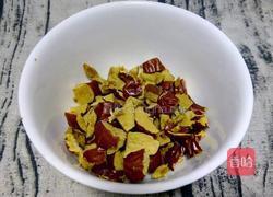 花生红枣牛奶的做法图解2