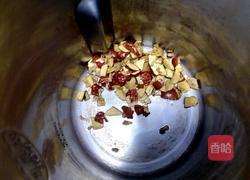 花生红枣牛奶的做法图解3
