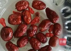 银耳莲子雪梨羹的做法图解3