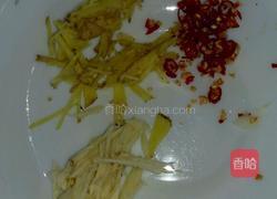 青红辣椒鲜姜大蒜拌薄荷的做法图解1