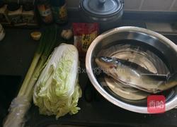 鲤鱼炖白菜的做法图解1