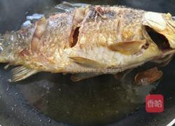 家常青椒焖鲫鱼的做法图解5
