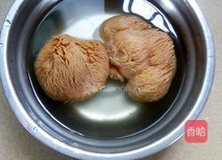 猴头菇骨头汤的做法图解1