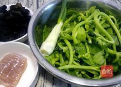 穿心莲炒肉的做法图解1