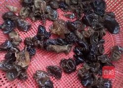 蒜香云耳的做法图解2