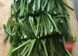 韭菜小炒鱿鱼须的做法图解2