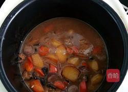 土豆腊肉焖饭的做法图解5