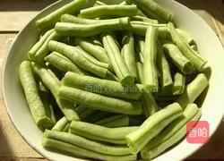 土豆炖豆角的做法图解1
