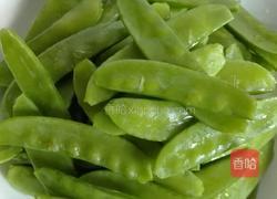 荷兰豆炒香肠的做法图解2