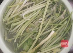 腊肉炒西芹的做法图解1