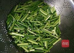 肉炒蒜台的做法图解1