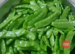 荷兰豆胡萝卜炒腊肠的做法图解4