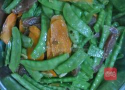 荷兰豆胡萝卜炒腊肠的做法图解6