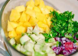 芒果牛油果沙拉的做法图解2