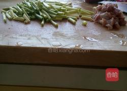 肉丝蒜苔的做法图解1