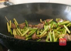肉丝蒜苔的做法图解4