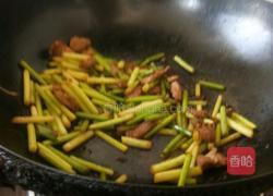 肉丝蒜苔的做法图解5