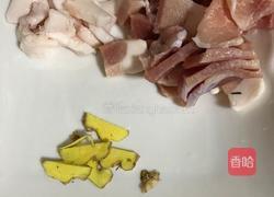 芹菜炒肉片的做法图解1