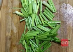 芹菜炒肉片的做法图解2