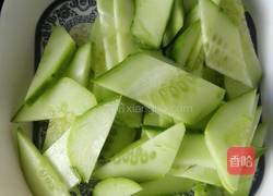 黄瓜鸡蛋汤的做法图解1