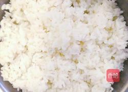 鸡蛋火腿炒饭的做法图解1