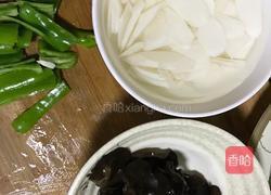 青椒木耳山药的做法图解2