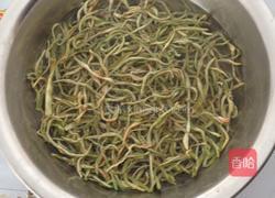 鸡肉炖红薯锅贴的做法图解2