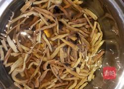 甘州美食☞粉皮面筋的做法图解2