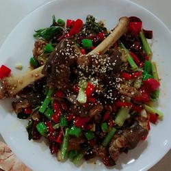香辣羊蹄的做法[图]