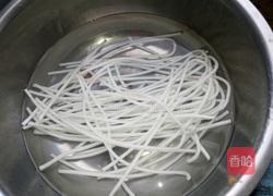 洋葱木耳粉条肉的做法图解3