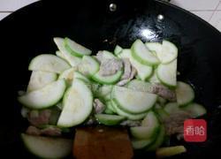 角瓜杏鲍菇炒肉的做法图解4