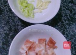 杏鲍菇炒肉的做法图解1
