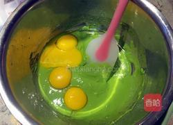 无油波菜草莓瑞士卷的做法图解4