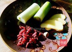 山药猪骨汤的做法图解1