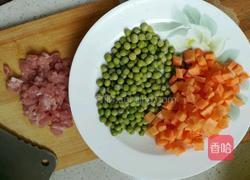 豌豆胡萝卜肉丁的做法图解1